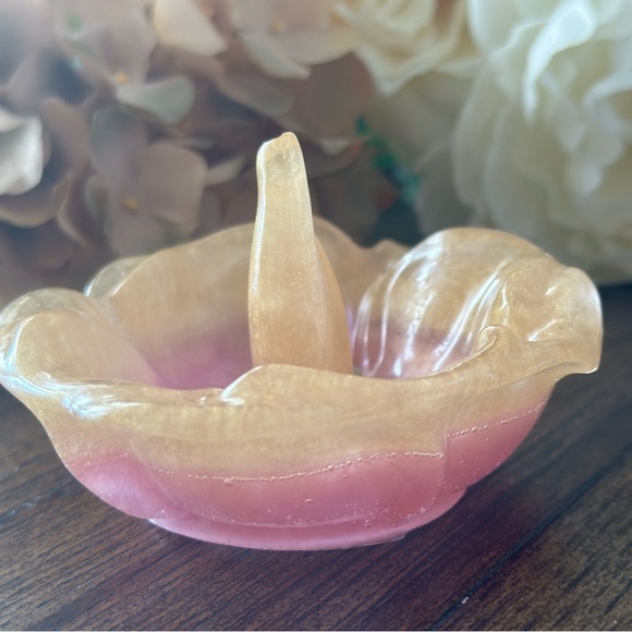 Brand New Hand Crafted Rose Gold Ring Holder - Picture 2 of 4